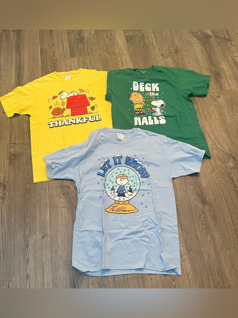 Peanuts Adult Size Medium Holiday Short Sleeve T-Shirt Bundle